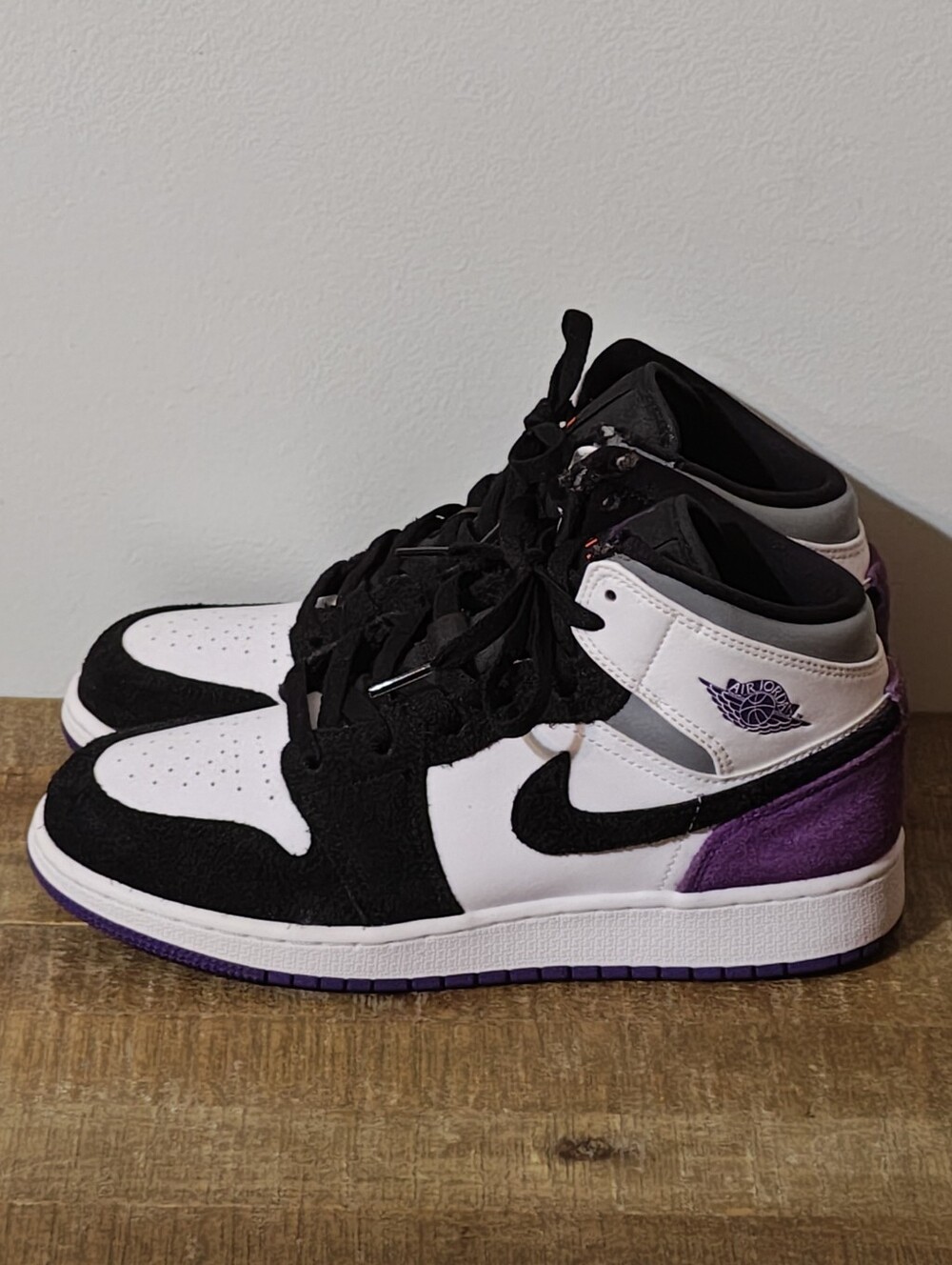 Jordan 1 Mid SE 'Varsity Purple' (GS) Kid's Size 6.5Y / Women's Size 8